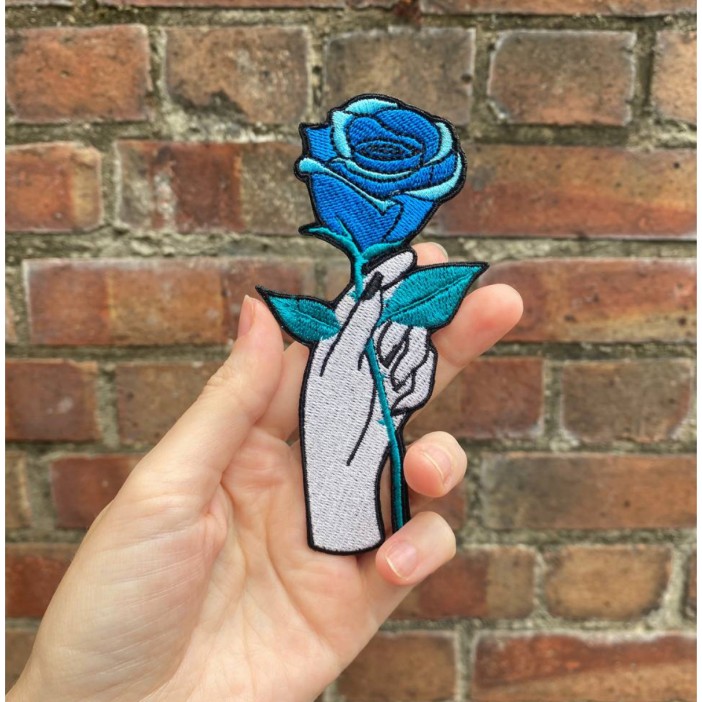 Hand with Rose 4,7 x 2 inches